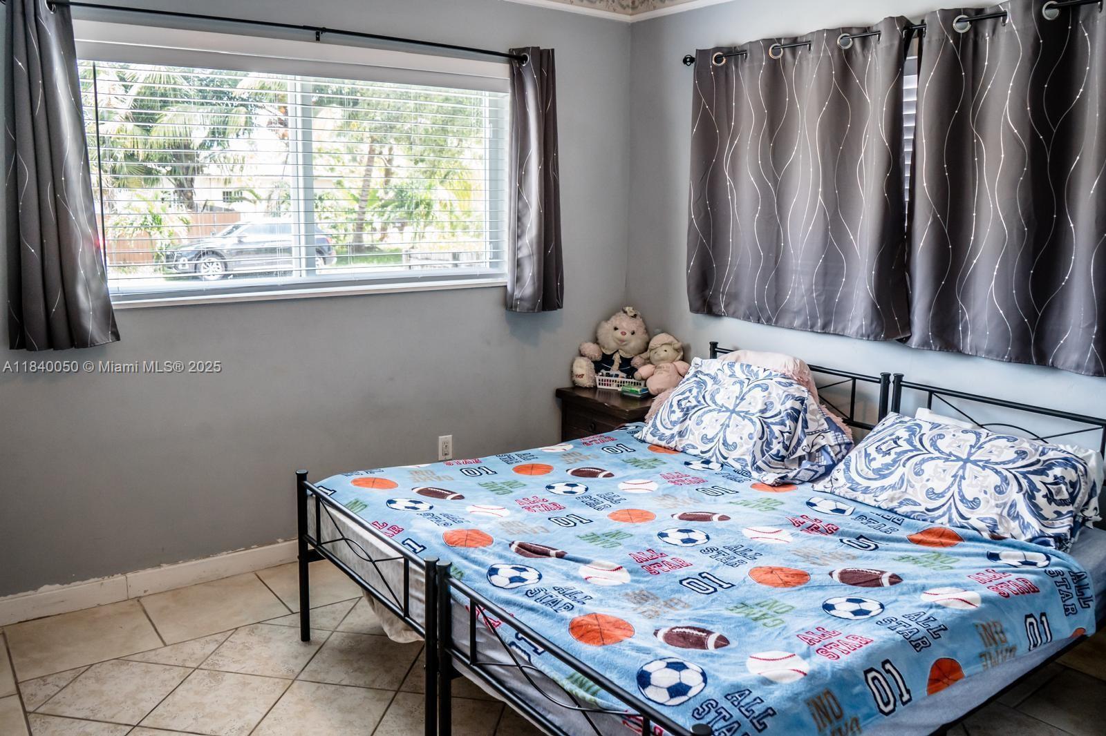 1004 NE 151st Ter, North Miami Beach, Florida image 28