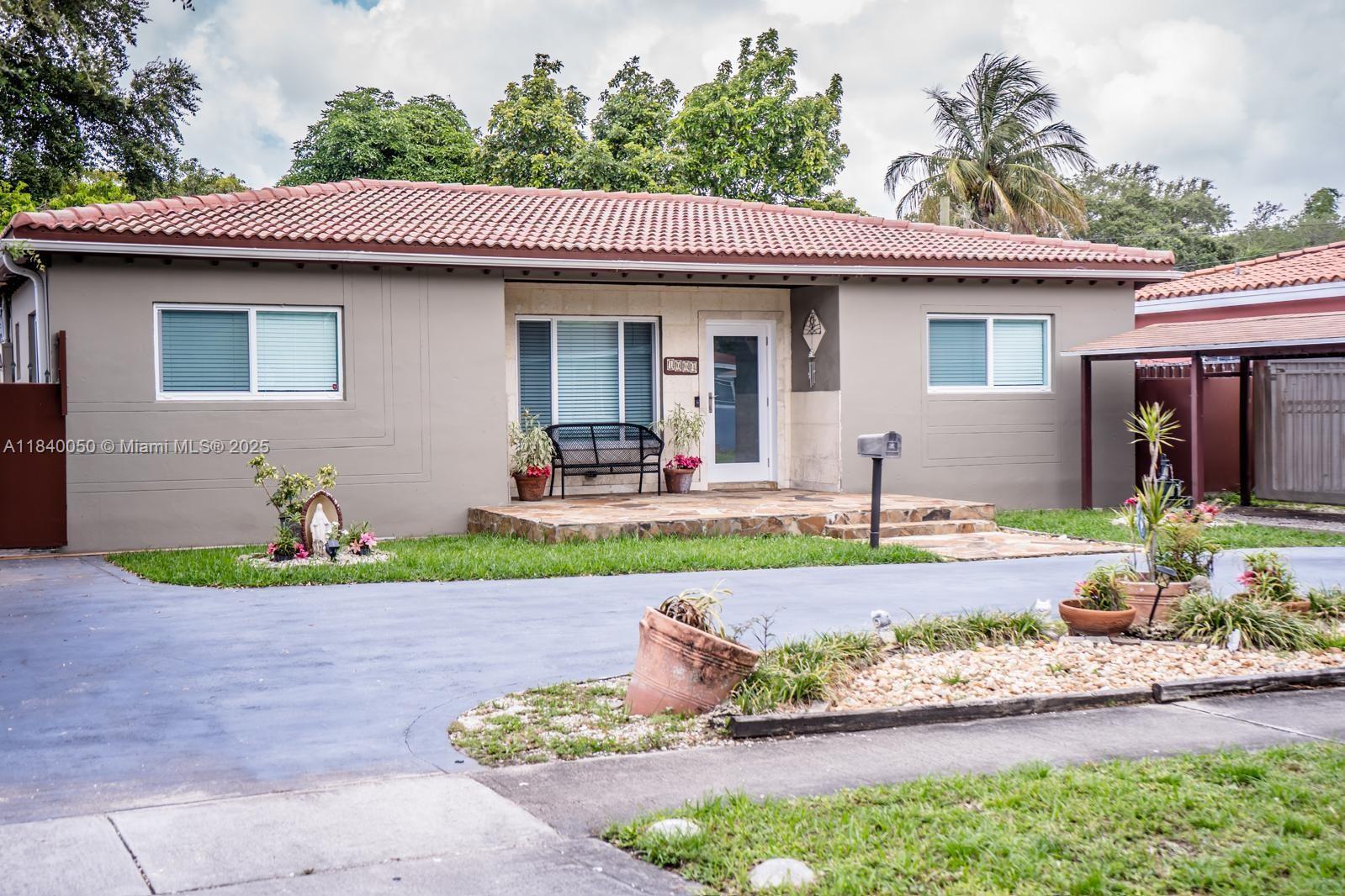 1004 NE 151st Ter, North Miami Beach, Florida image 3
