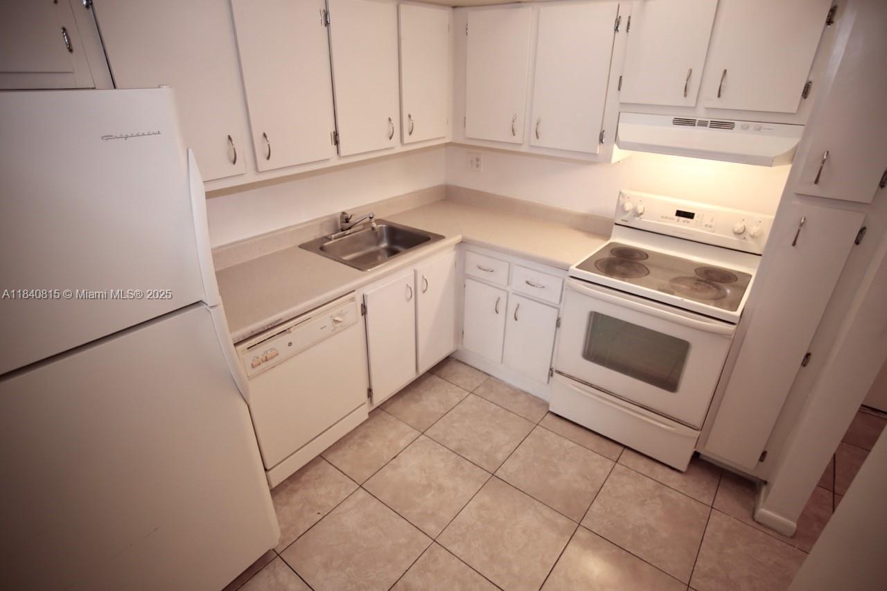 Residential, Deerfield Beach, Florida image 1