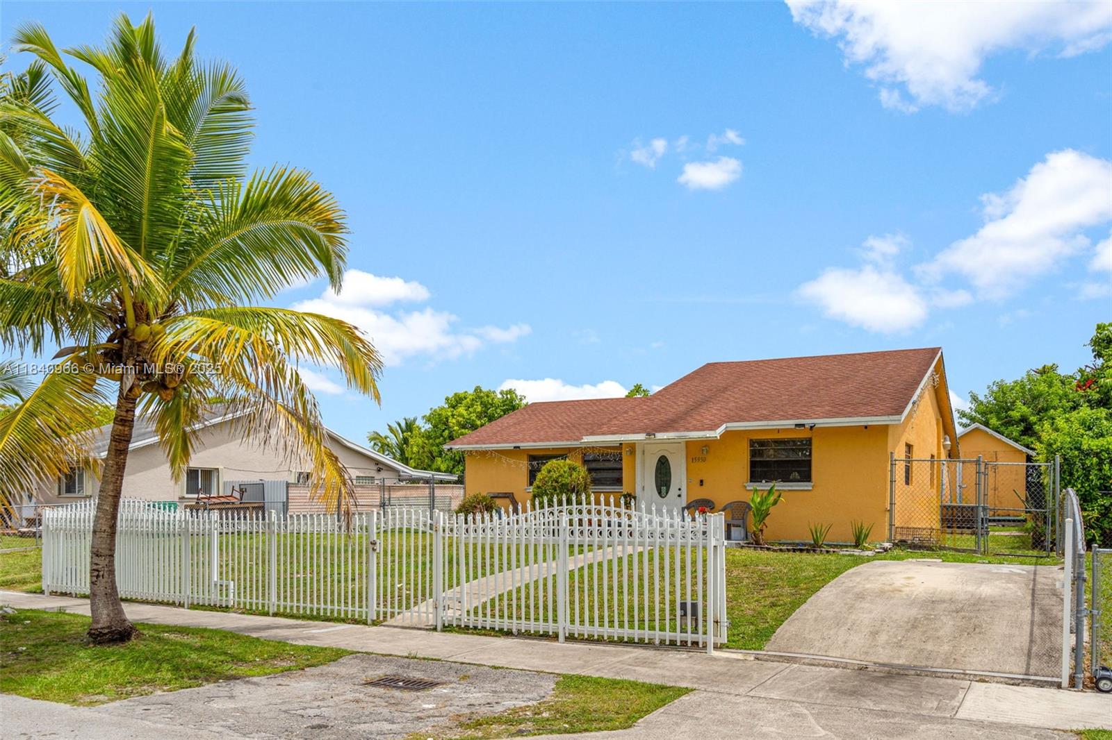 15950 SW 302nd Ter, Homestead, Florida image 2