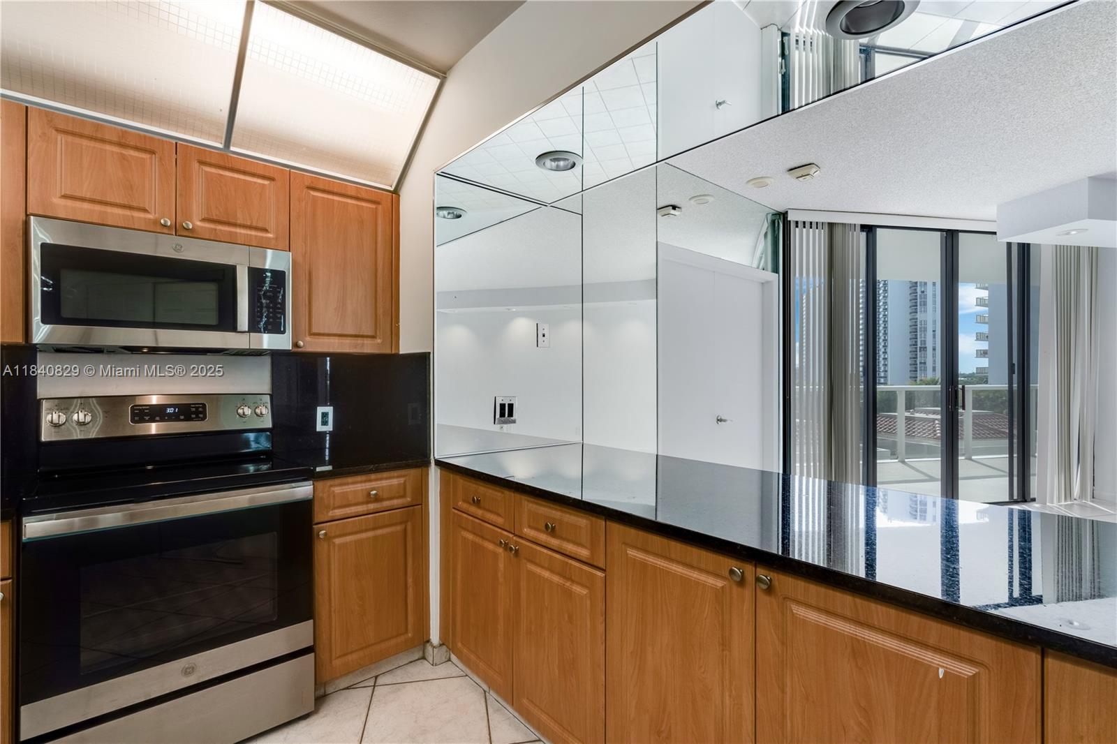 20281 E Country Club Dr #405, Aventura, Florida image 10