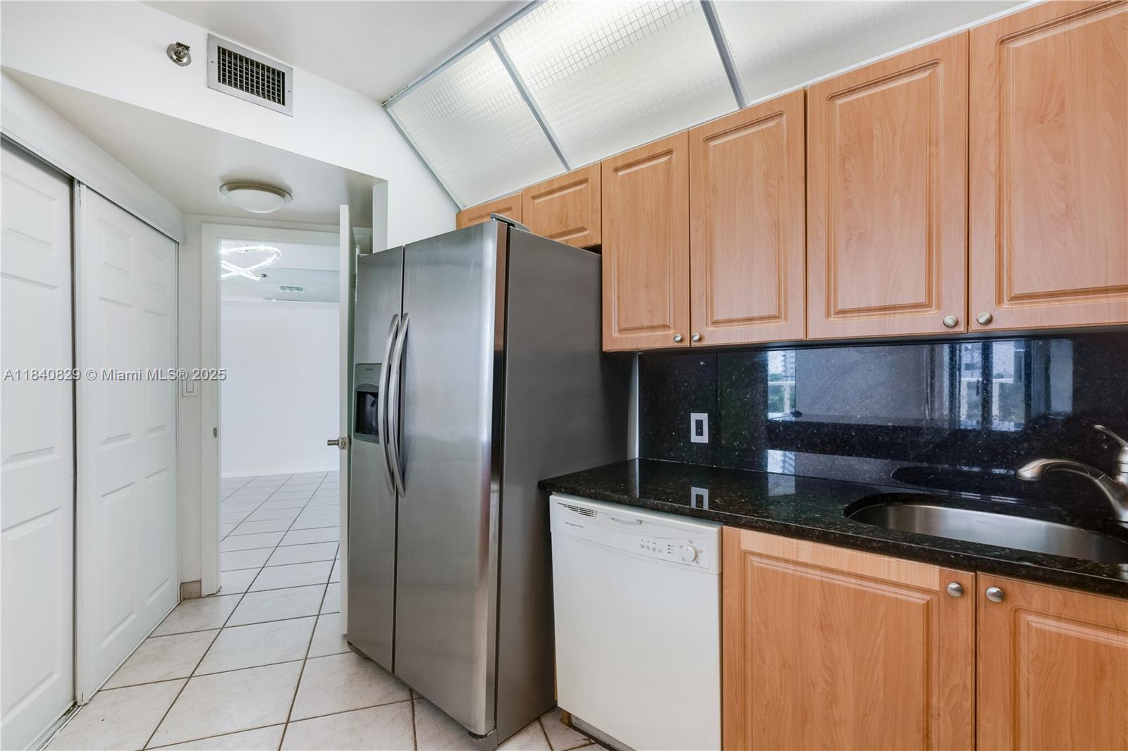 20281 E Country Club Dr #405, Aventura, Florida image 11