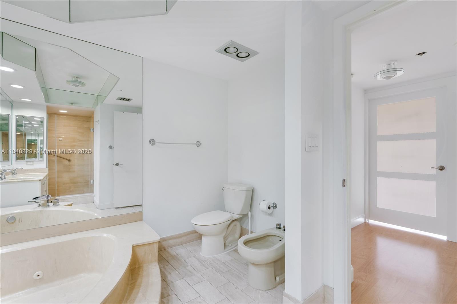 20281 E Country Club Dr #405, Aventura, Florida image 17