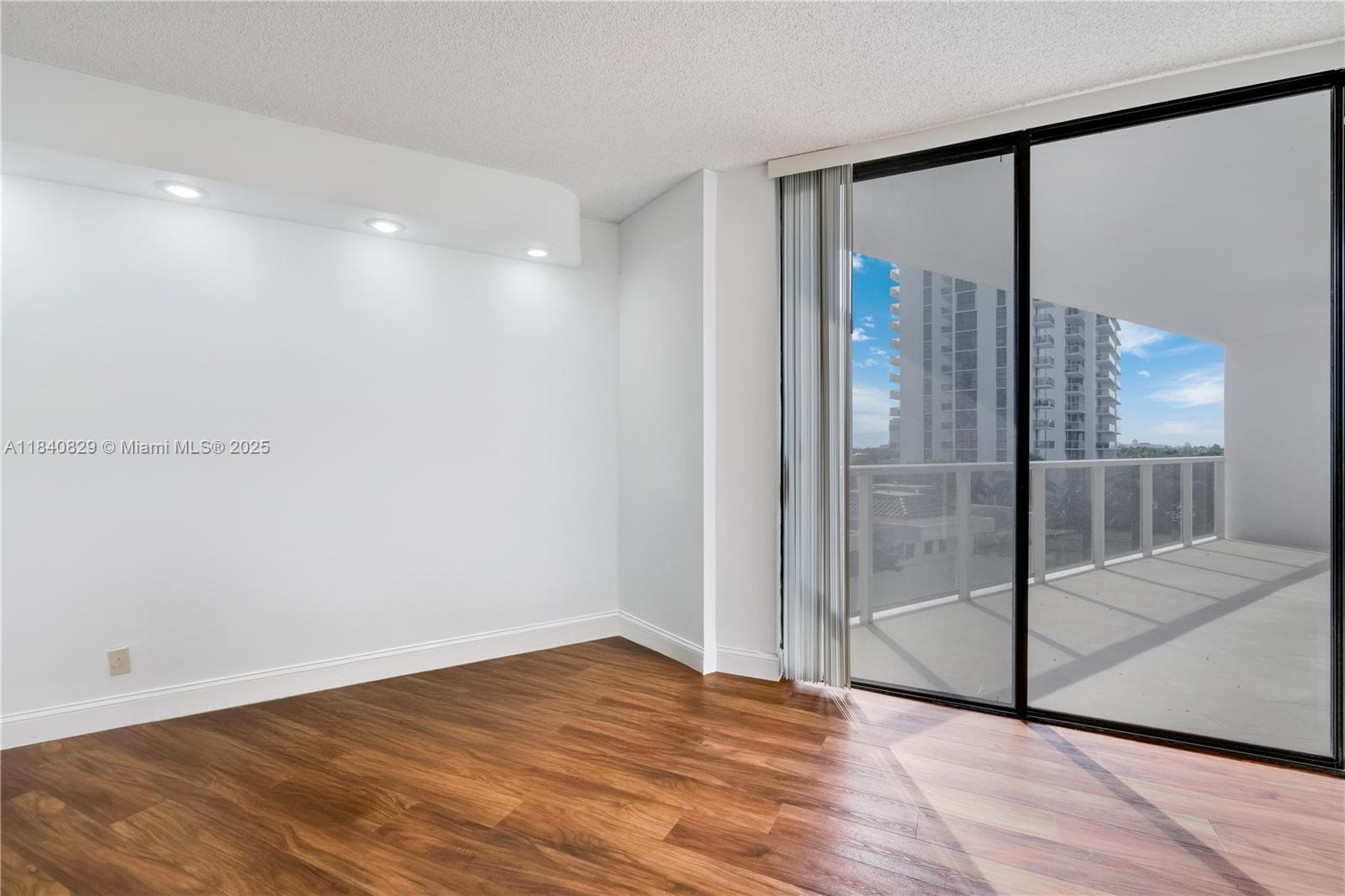 20281 E Country Club Dr #405, Aventura, Florida image 21