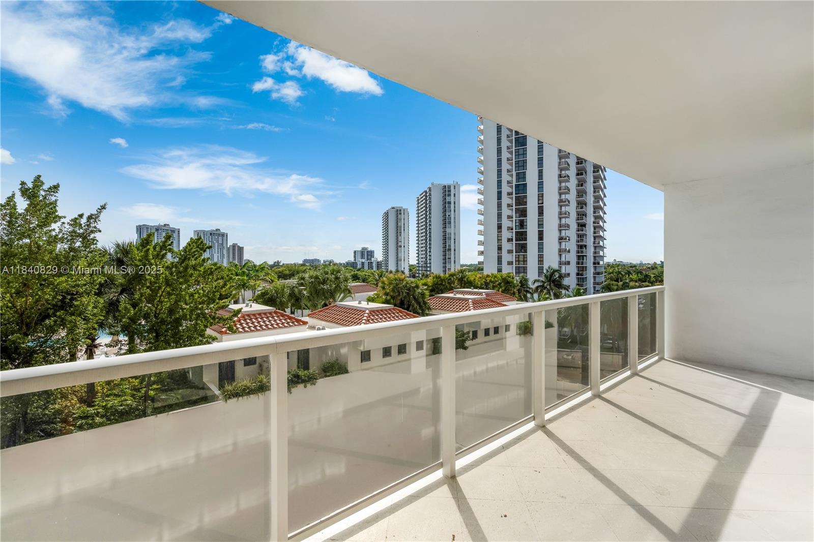 20281 E Country Club Dr #405, Aventura, Florida image 26