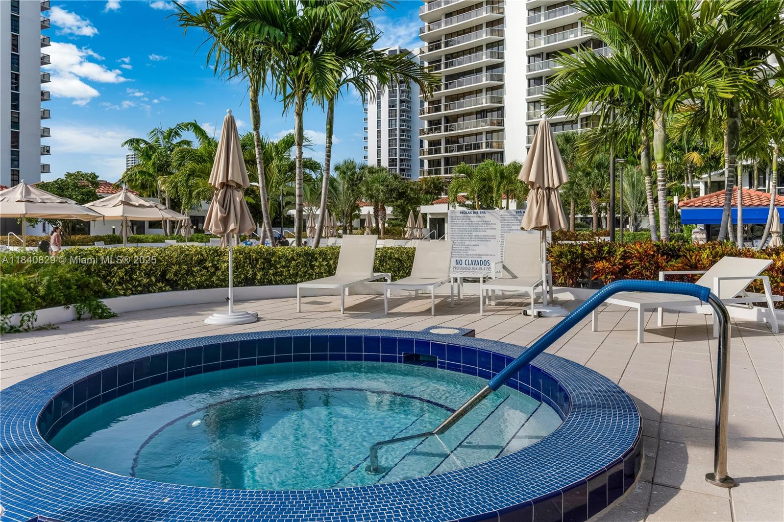 20281 E Country Club Dr #405, Aventura, Florida image 31