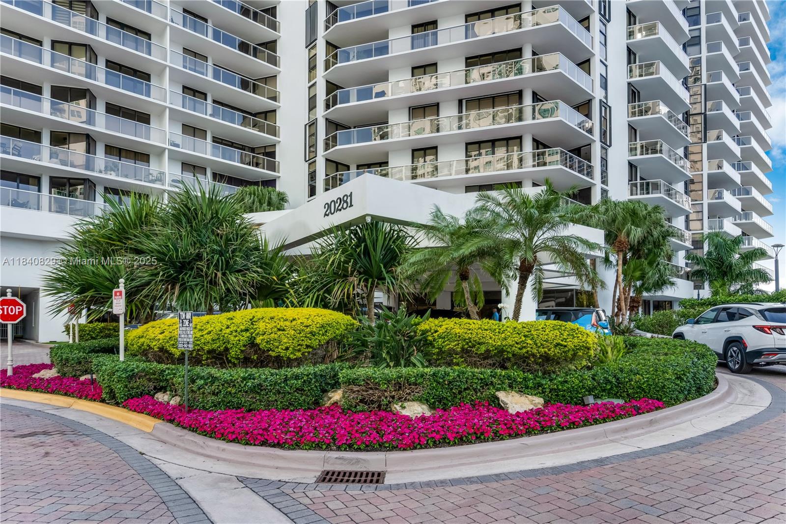 20281 E Country Club Dr #405, Aventura, Florida image 33