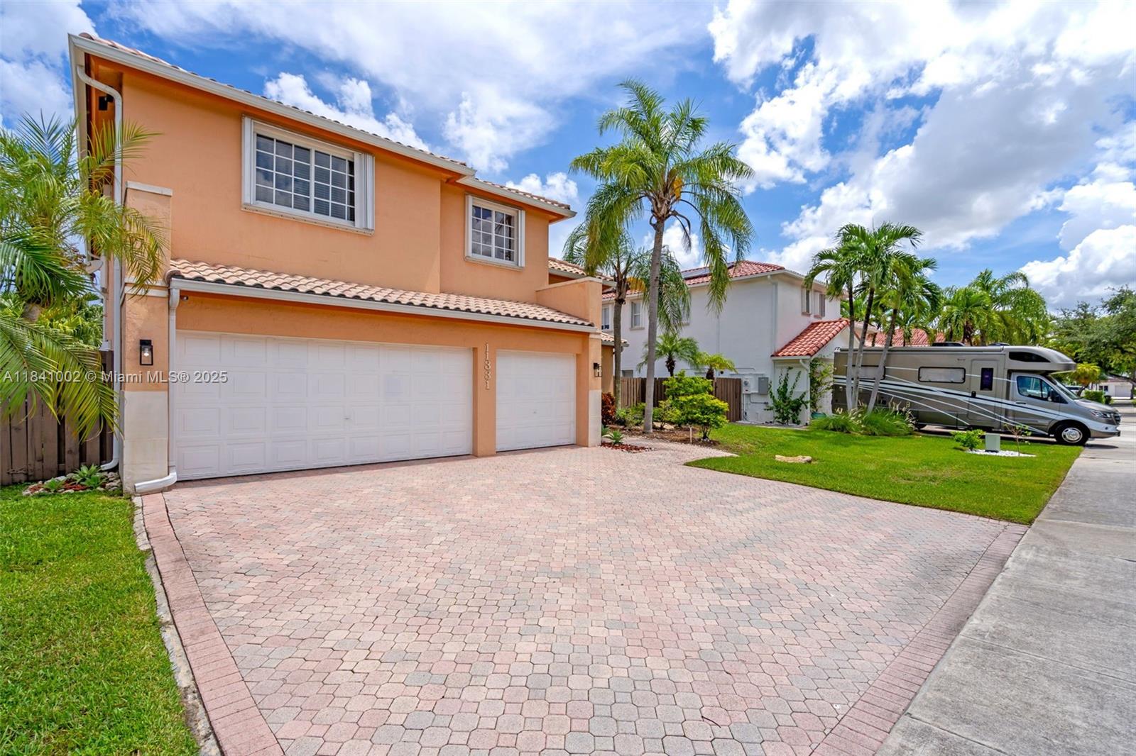 11331 NW 64th Ter, Doral, Florida image 2