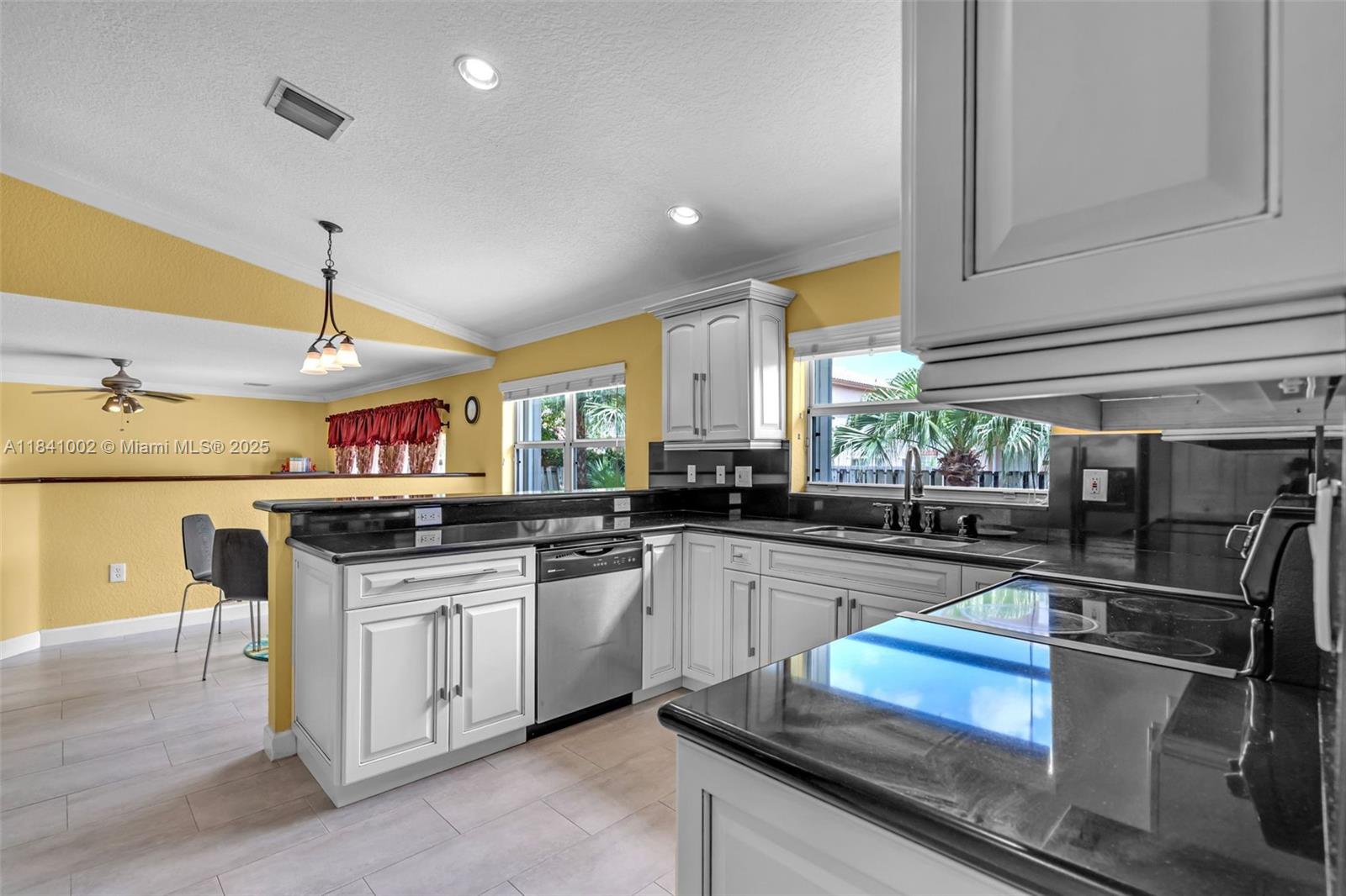 11331 NW 64th Ter, Doral, Florida image 20