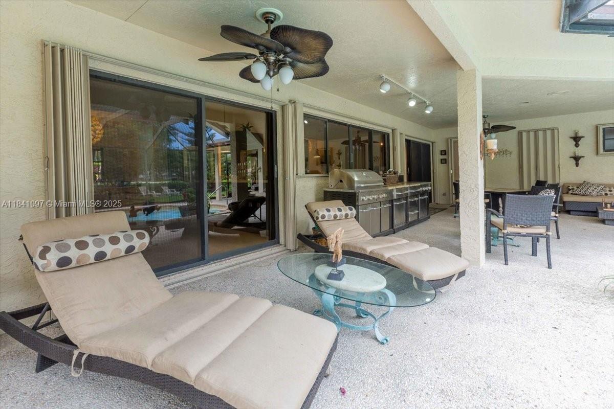 1000 E Cypress Dr, Pompano Beach, Florida image 10