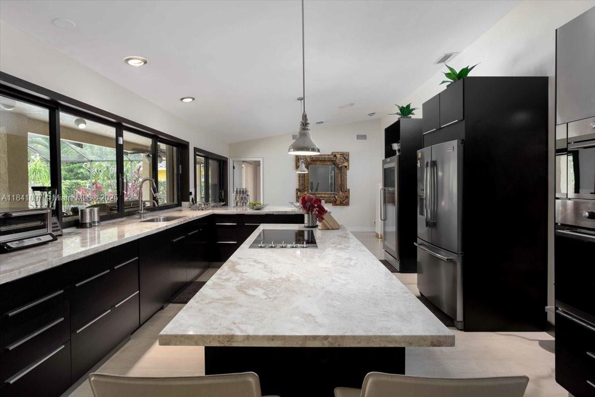 1000 E Cypress Dr, Pompano Beach, Florida image 2