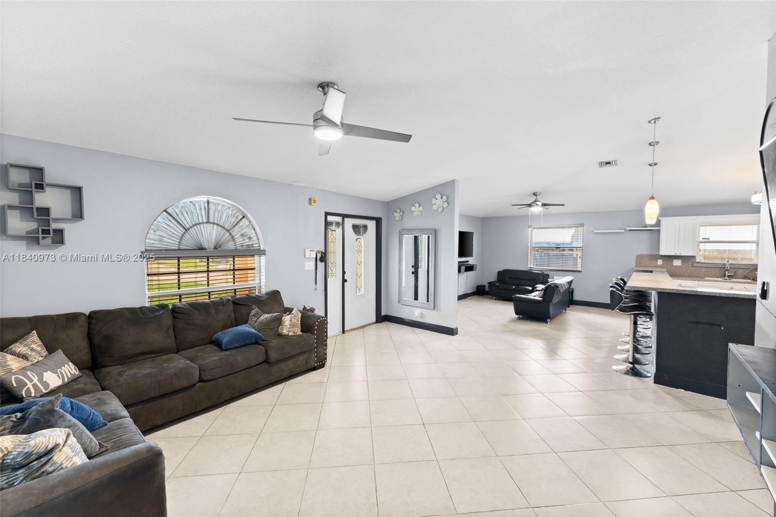 100 NW 3rd Ave, Hallandale Beach, Florida image 4