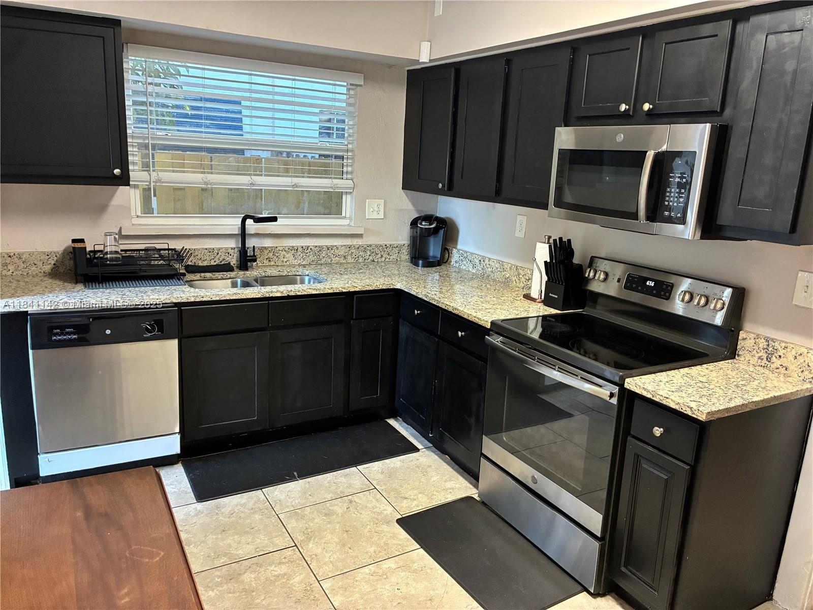 500 Evergreen Dr, Lake Park, Florida image 1