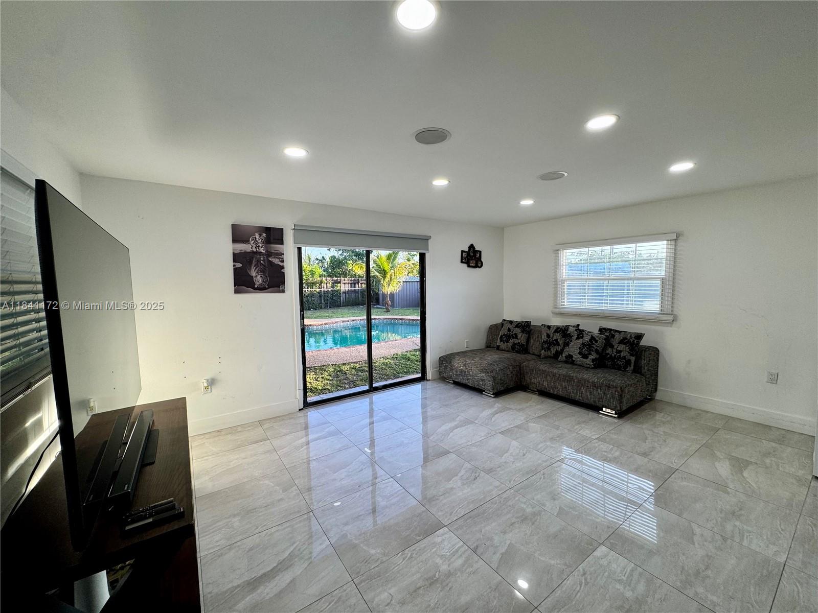 3800 SW 31st Dr, West Park, Florida image 9