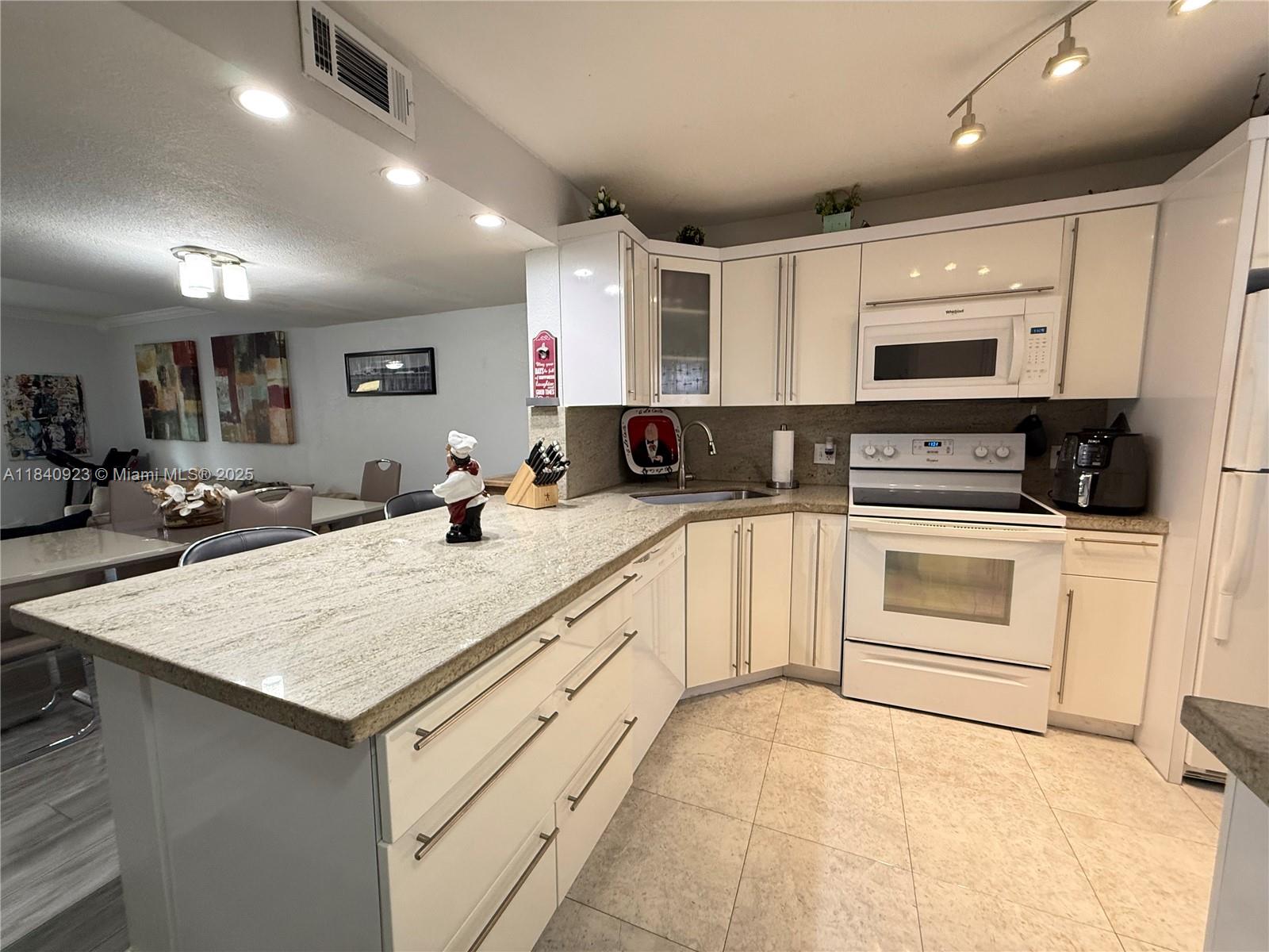 11 Olive Dr #E, Hialeah, Florida image 1