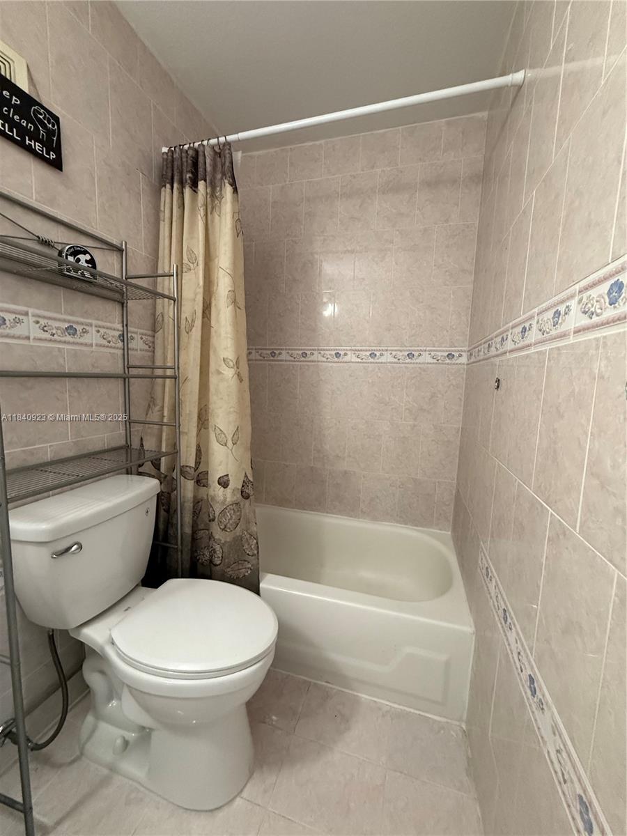 11 Olive Dr #E, Hialeah, Florida image 16