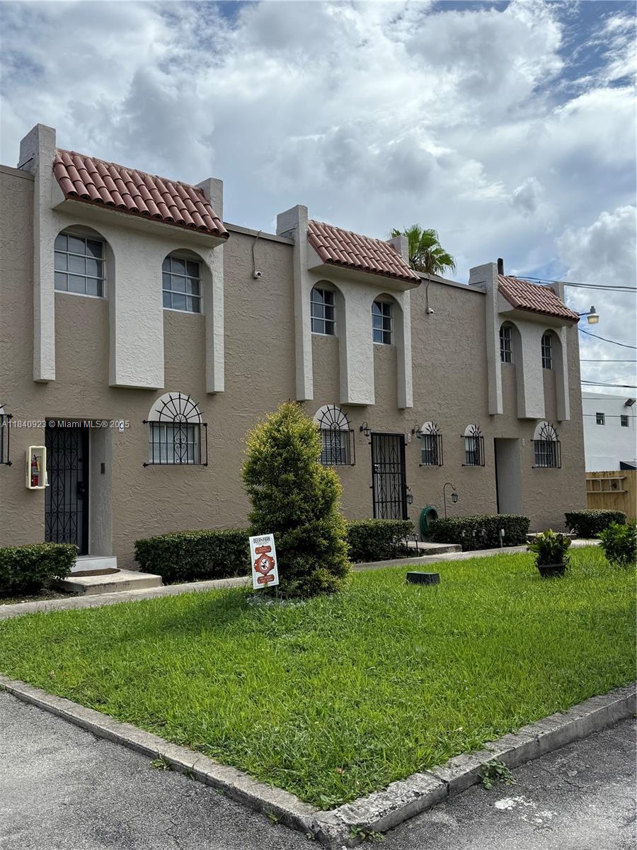 11 Olive Dr #E, Hialeah, Florida image 32