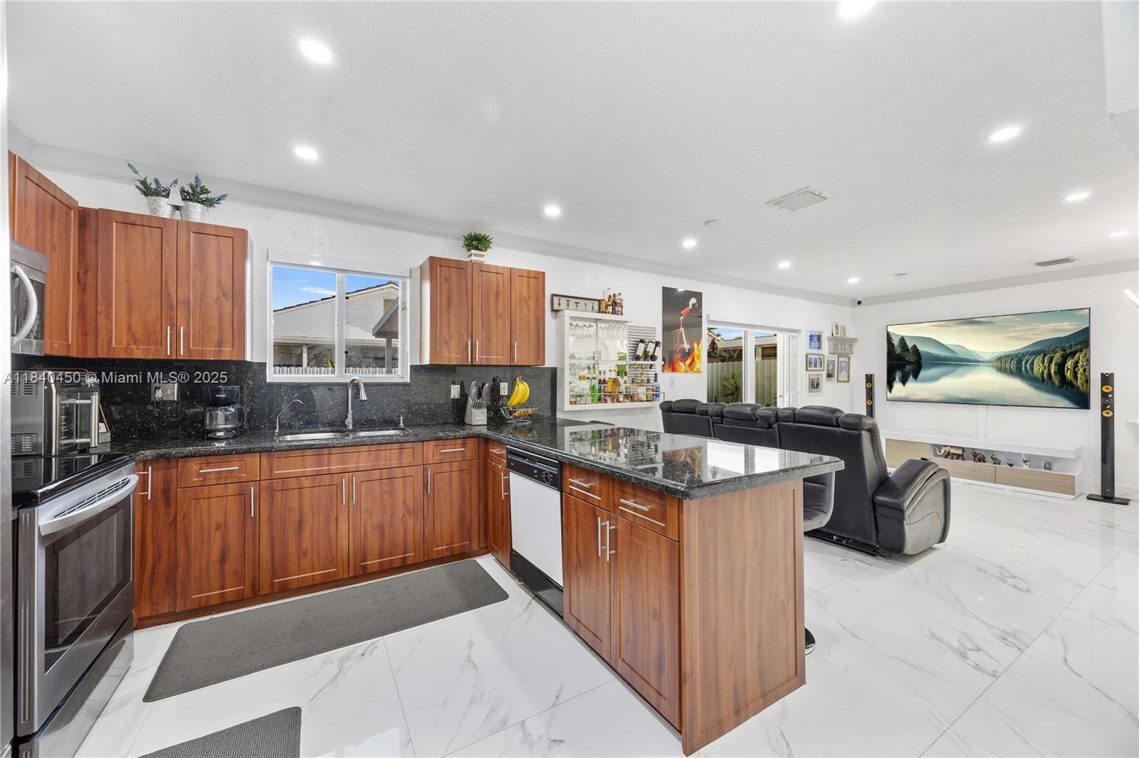 3502 W 72nd St, Hialeah, Florida image 11