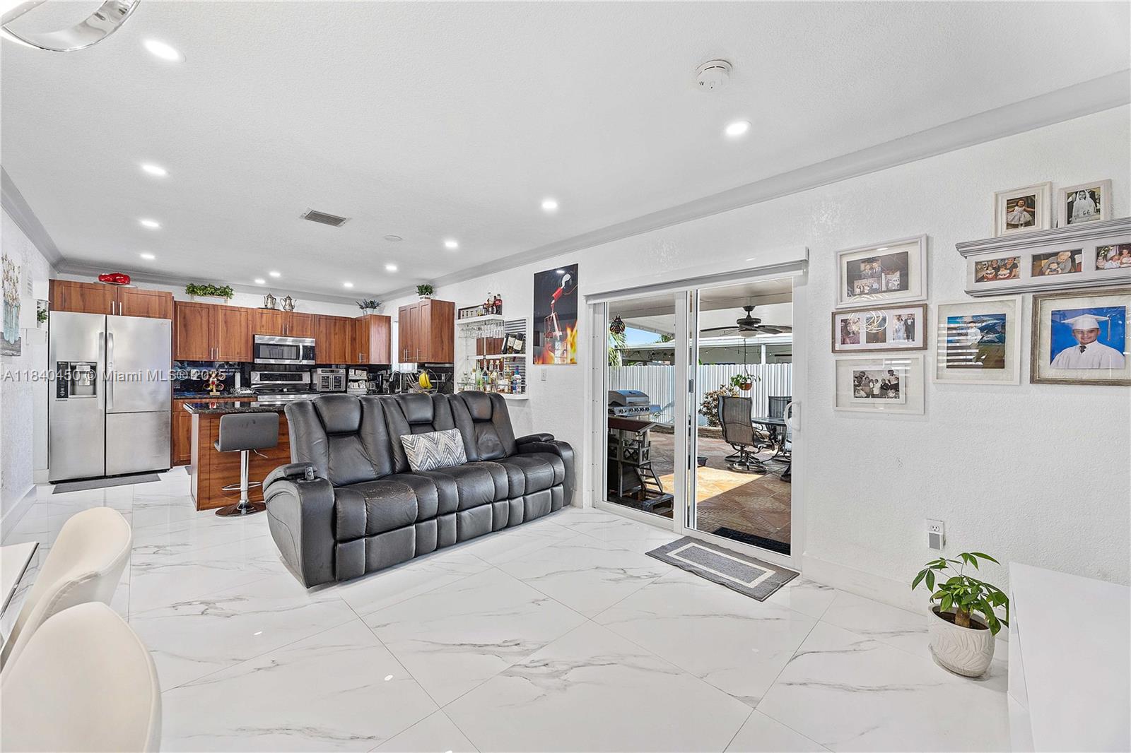 3502 W 72nd St, Hialeah, Florida image 6