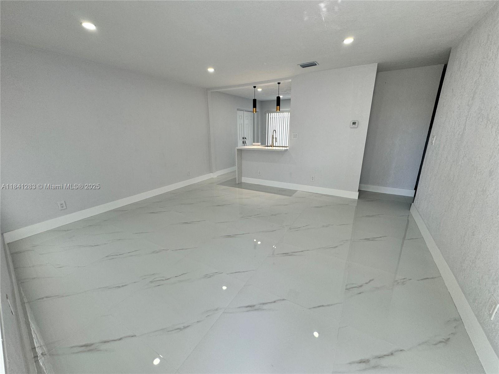 1649 NE 30th Ct, Pompano Beach, Florida image 4