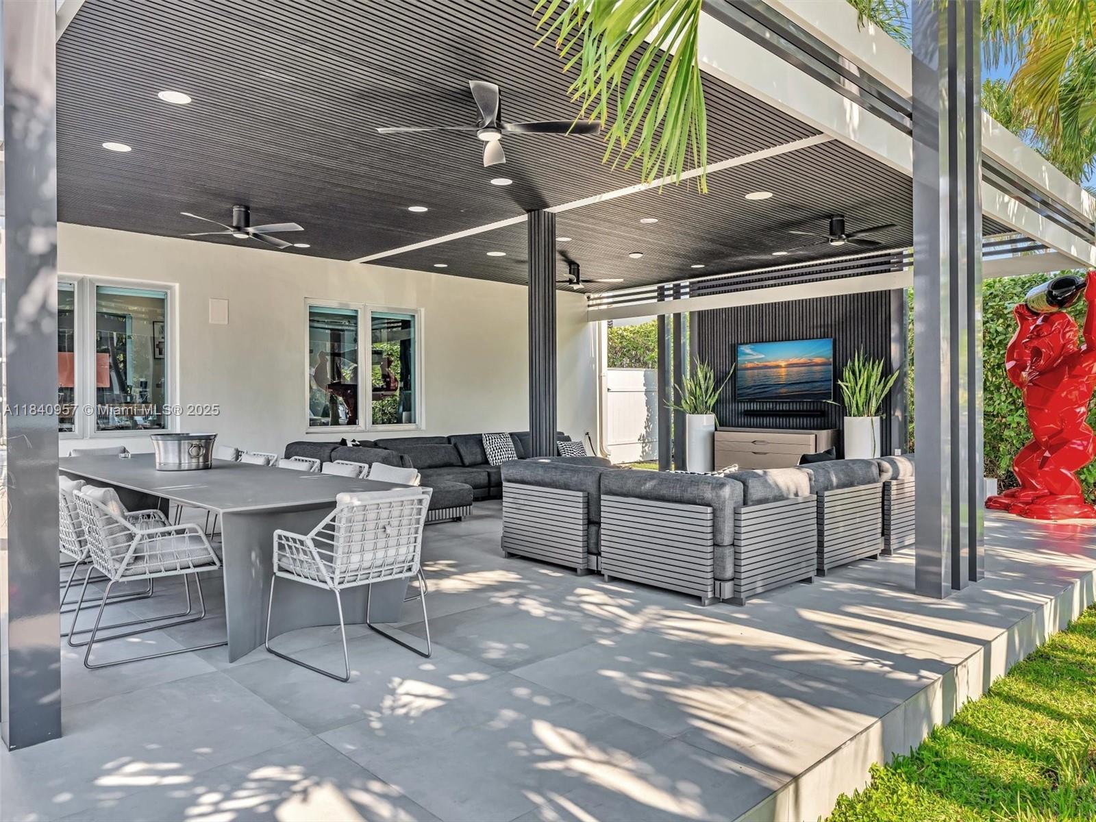 307 Holiday Dr, Hallandale Beach, Florida image 11