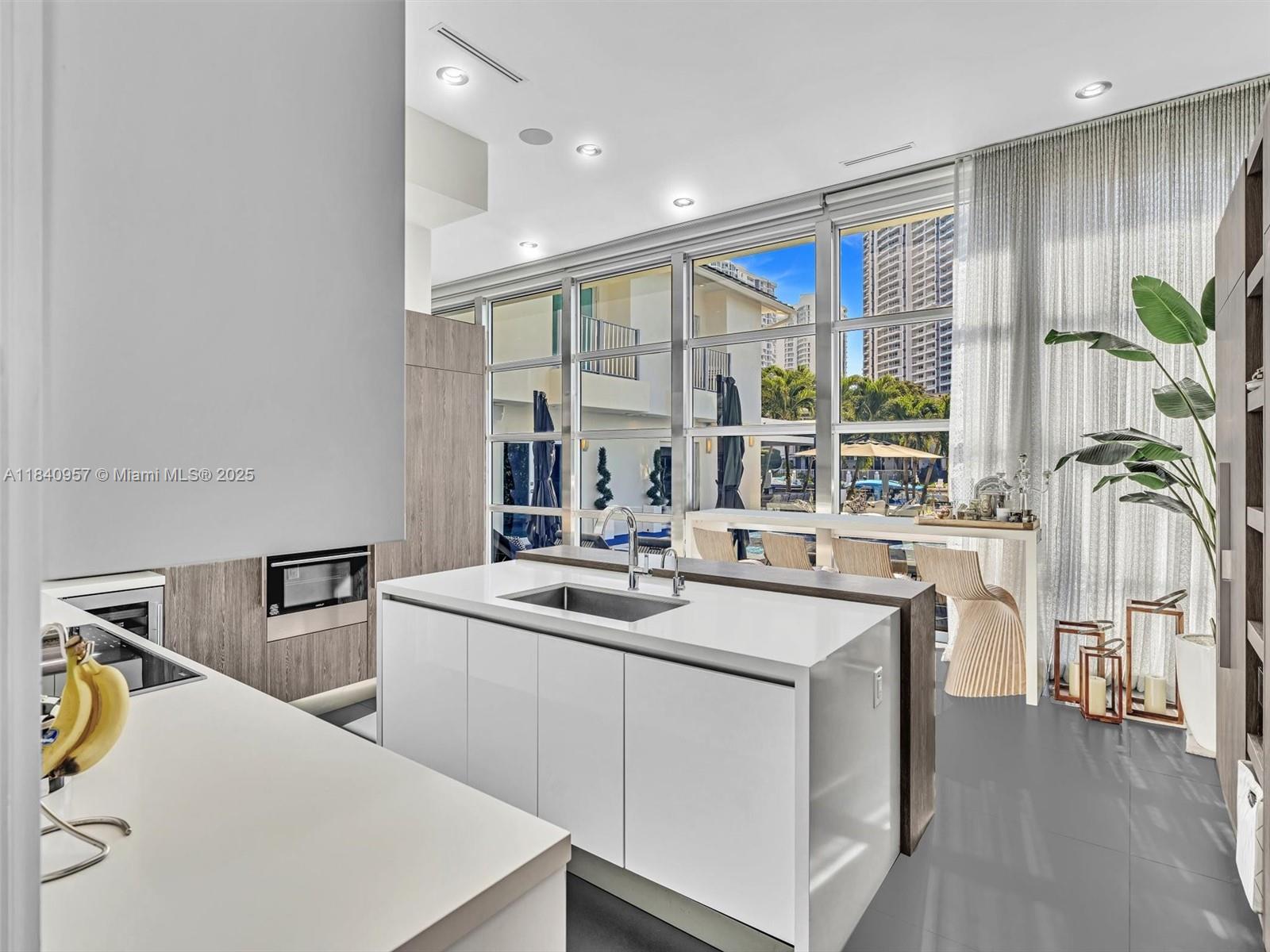 307 Holiday Dr, Hallandale Beach, Florida image 42