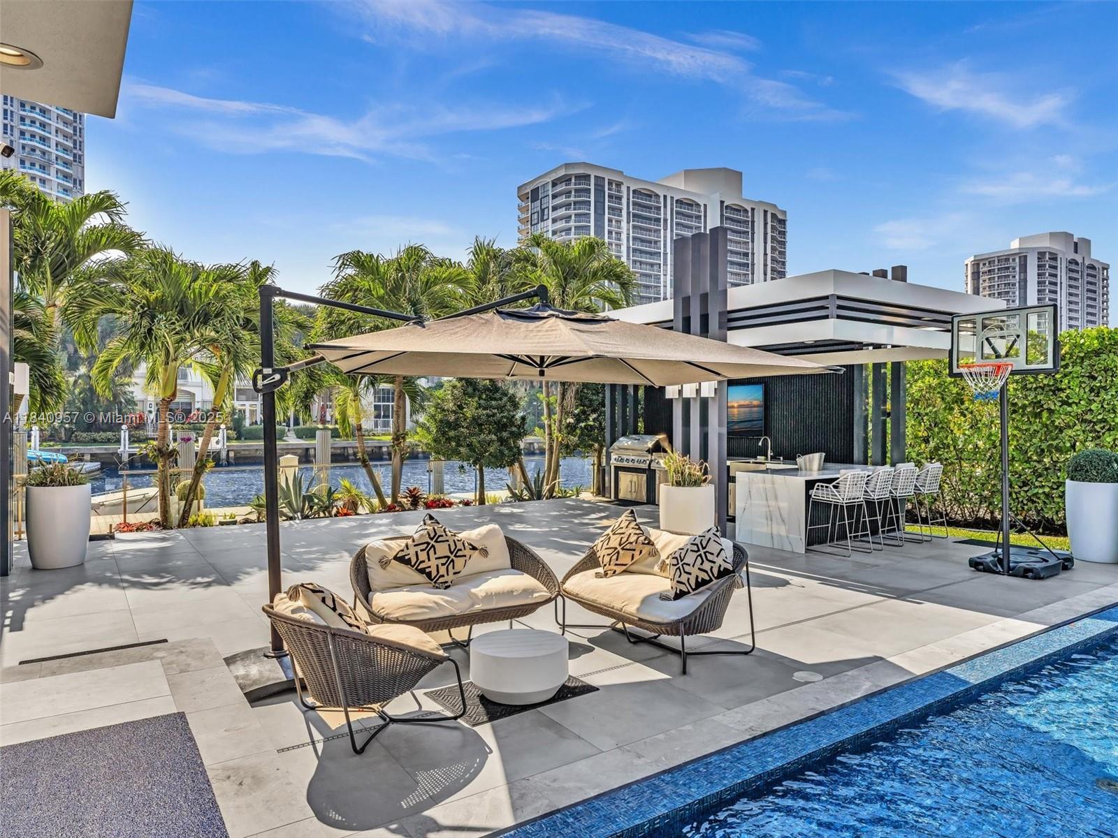 307 Holiday Dr, Hallandale Beach, Florida image 7