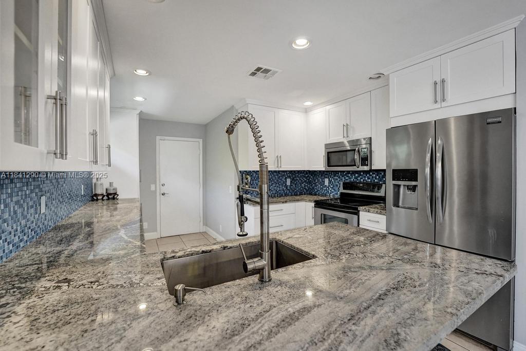 2702 Arborwood Rd, Davie, Florida image 15