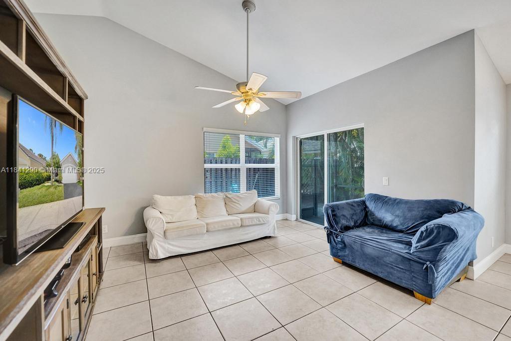 2702 Arborwood Rd, Davie, Florida image 9