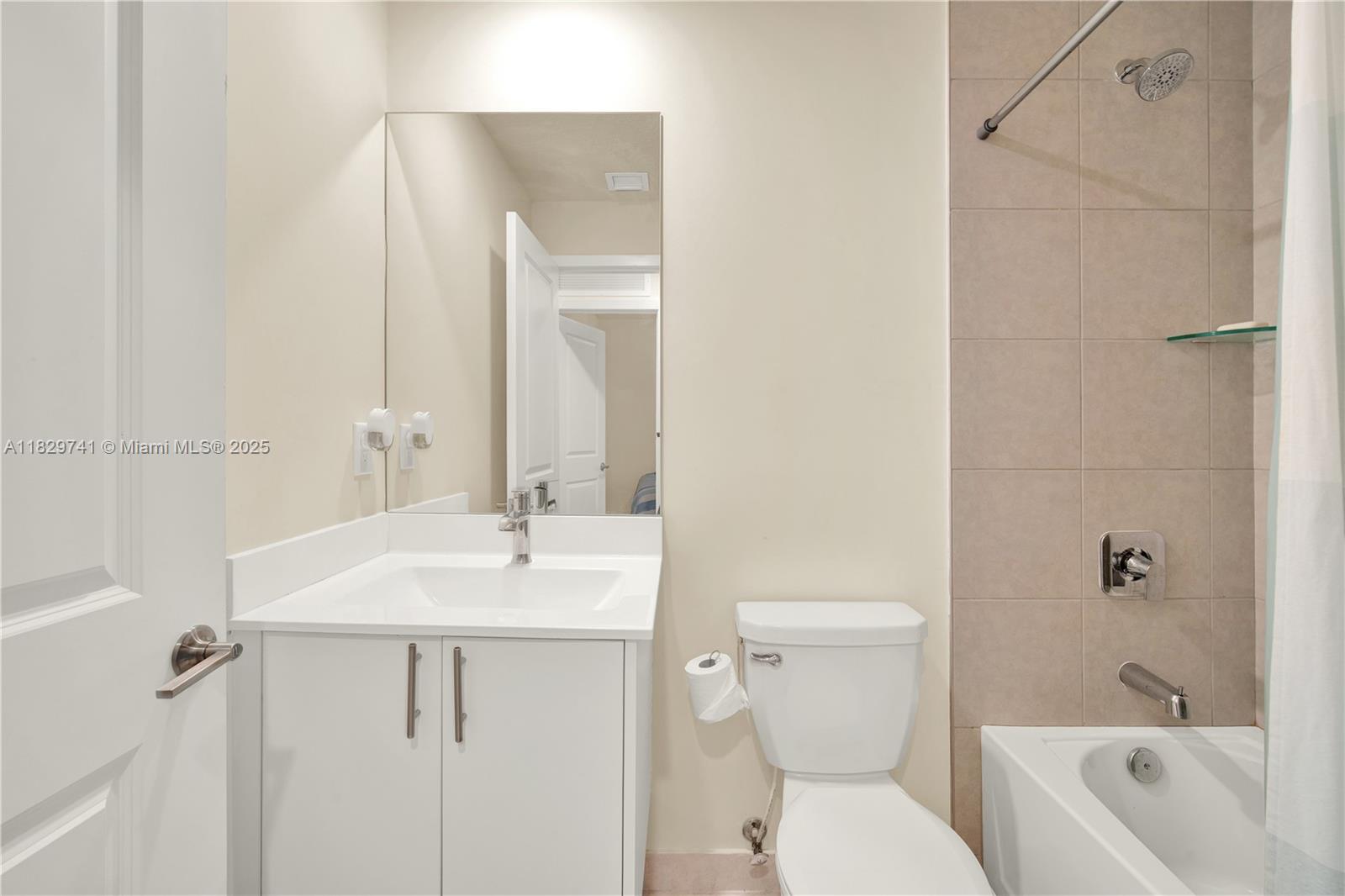 4413 NW 83rd Path, Doral, Florida image 13