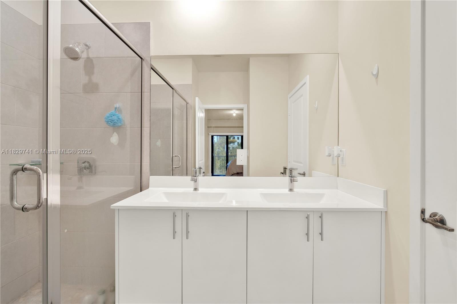 4413 NW 83rd Path, Doral, Florida image 19