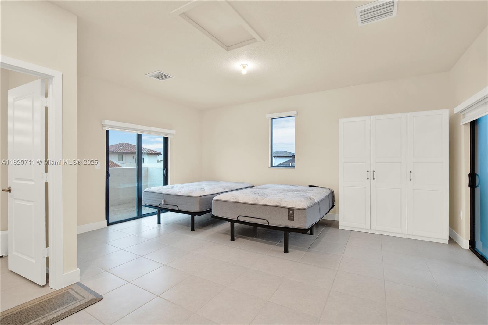 4413 NW 83rd Path, Doral, Florida image 22