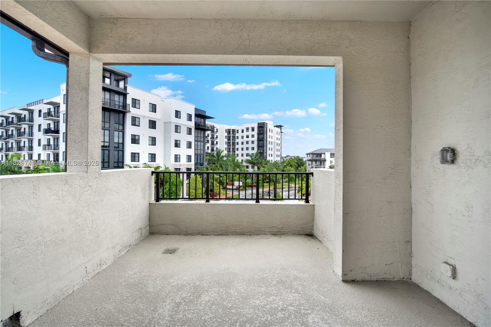 4413 NW 83rd Path, Doral, Florida image 23