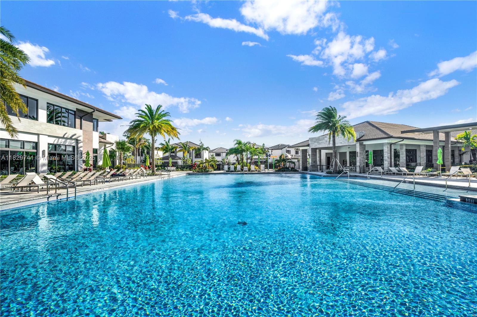 4413 NW 83rd Path, Doral, Florida image 32