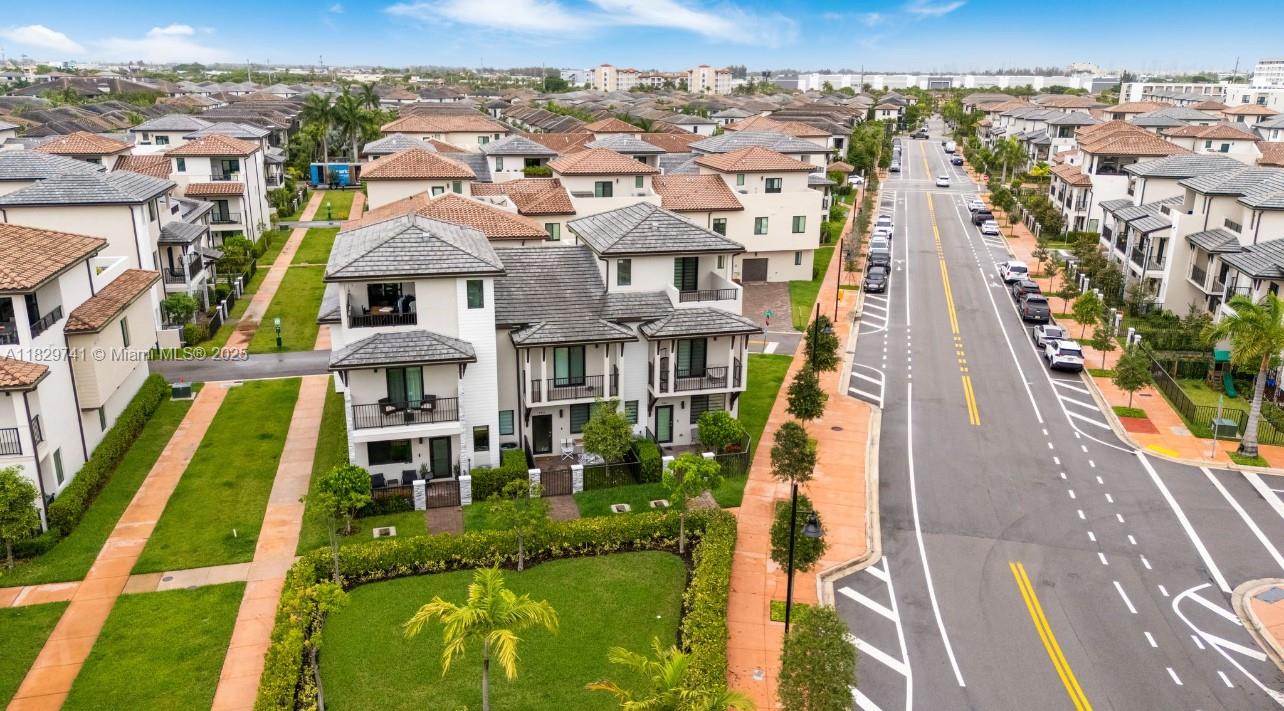 4413 NW 83rd Path, Doral, Florida image 4