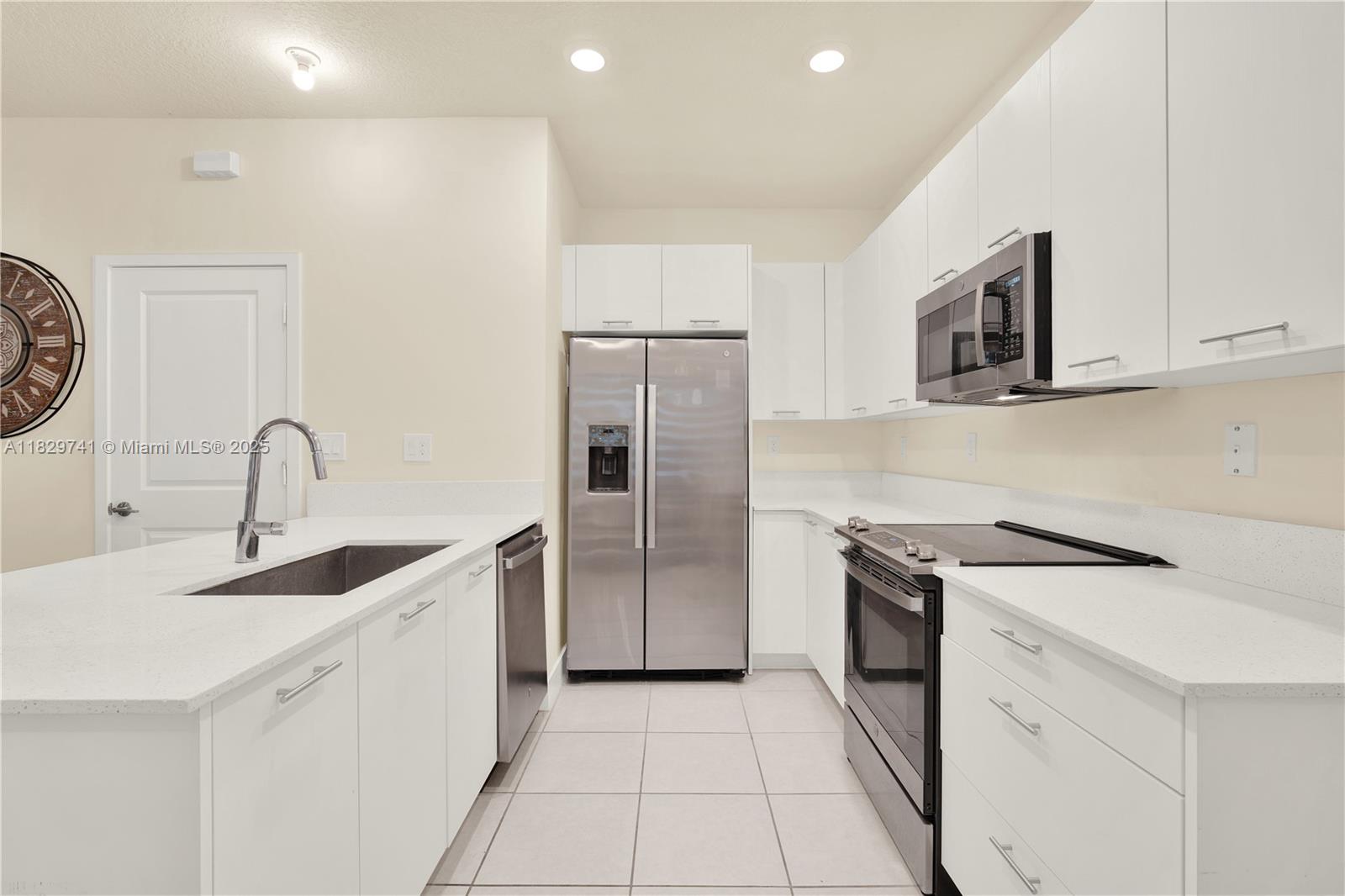 4413 NW 83rd Path, Doral, Florida image 9