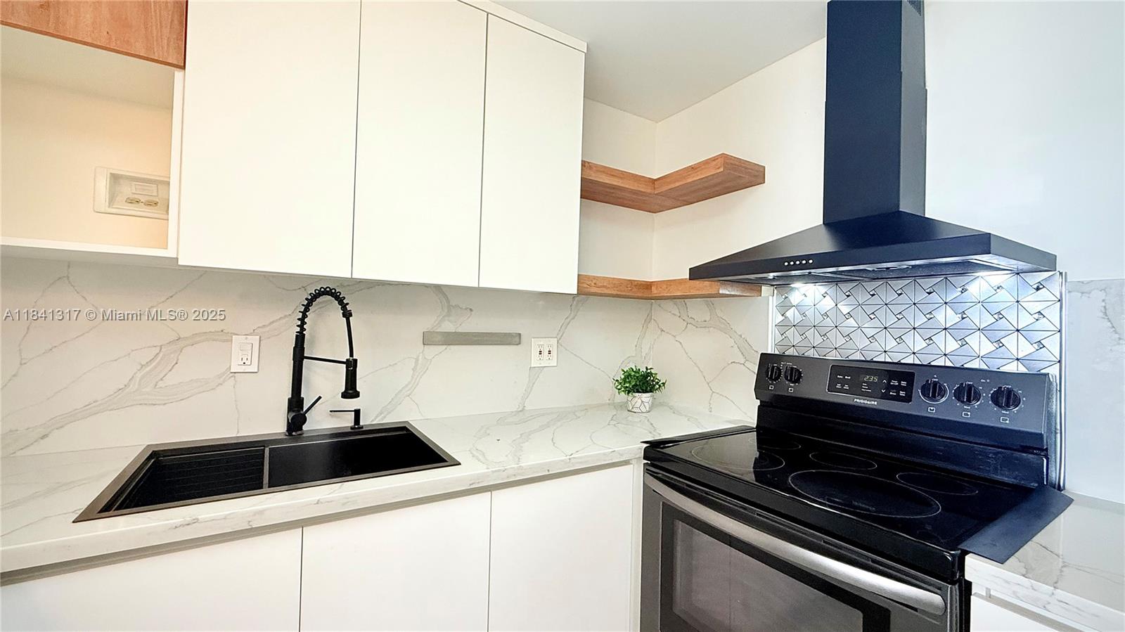 Property photo # 6
