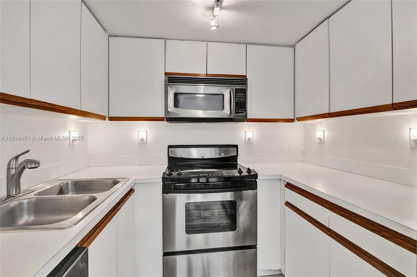 1621 Bay Rd #606, Miami Beach, Florida image 9