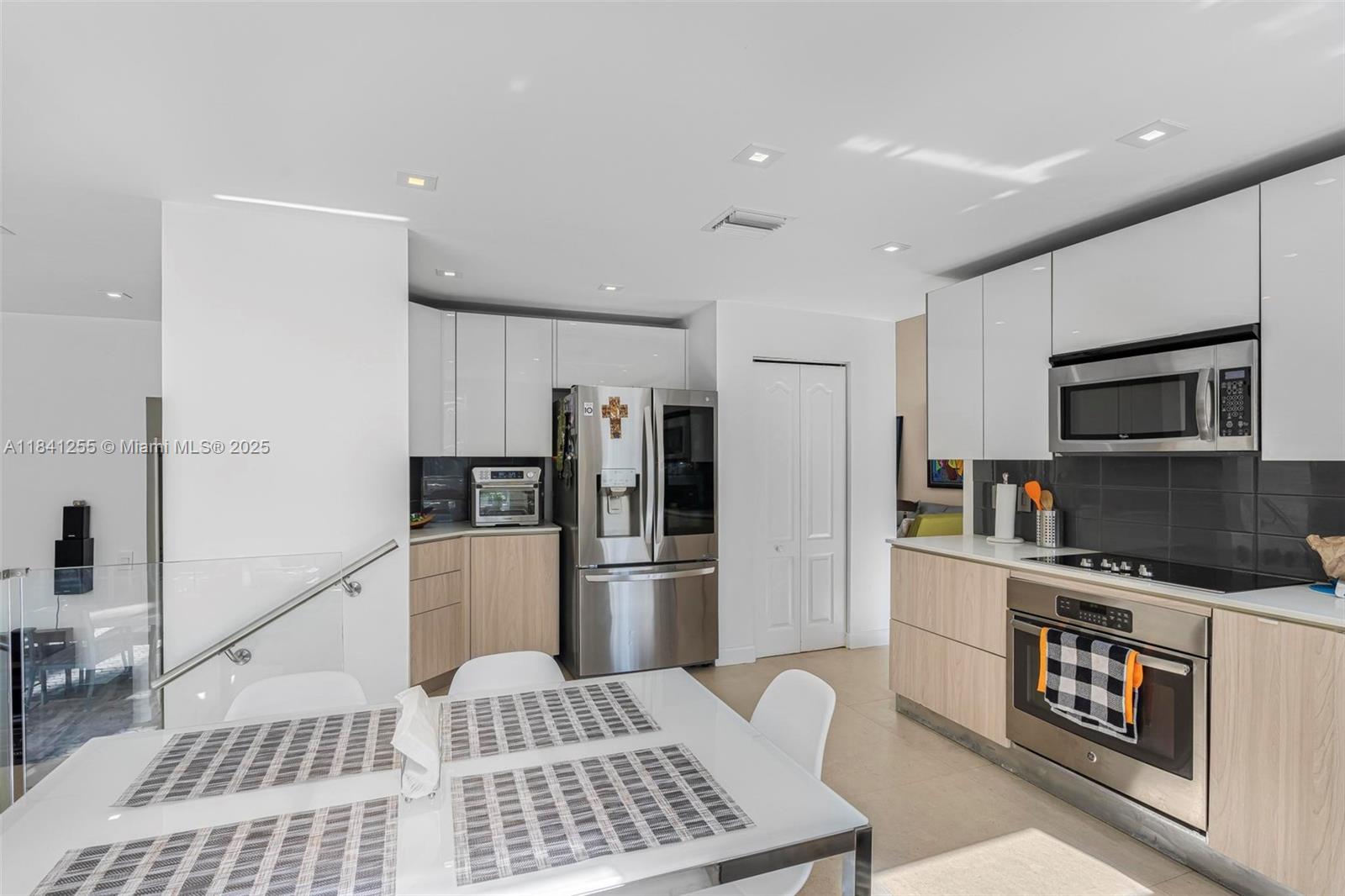 5805 NW 108th Pl, Doral, Florida image 14