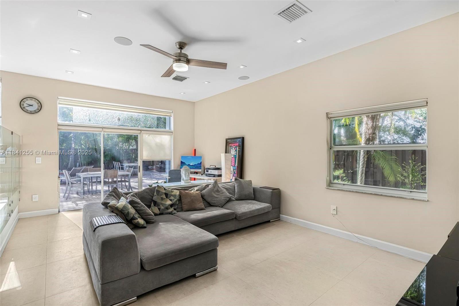 5805 NW 108th Pl, Doral, Florida image 19