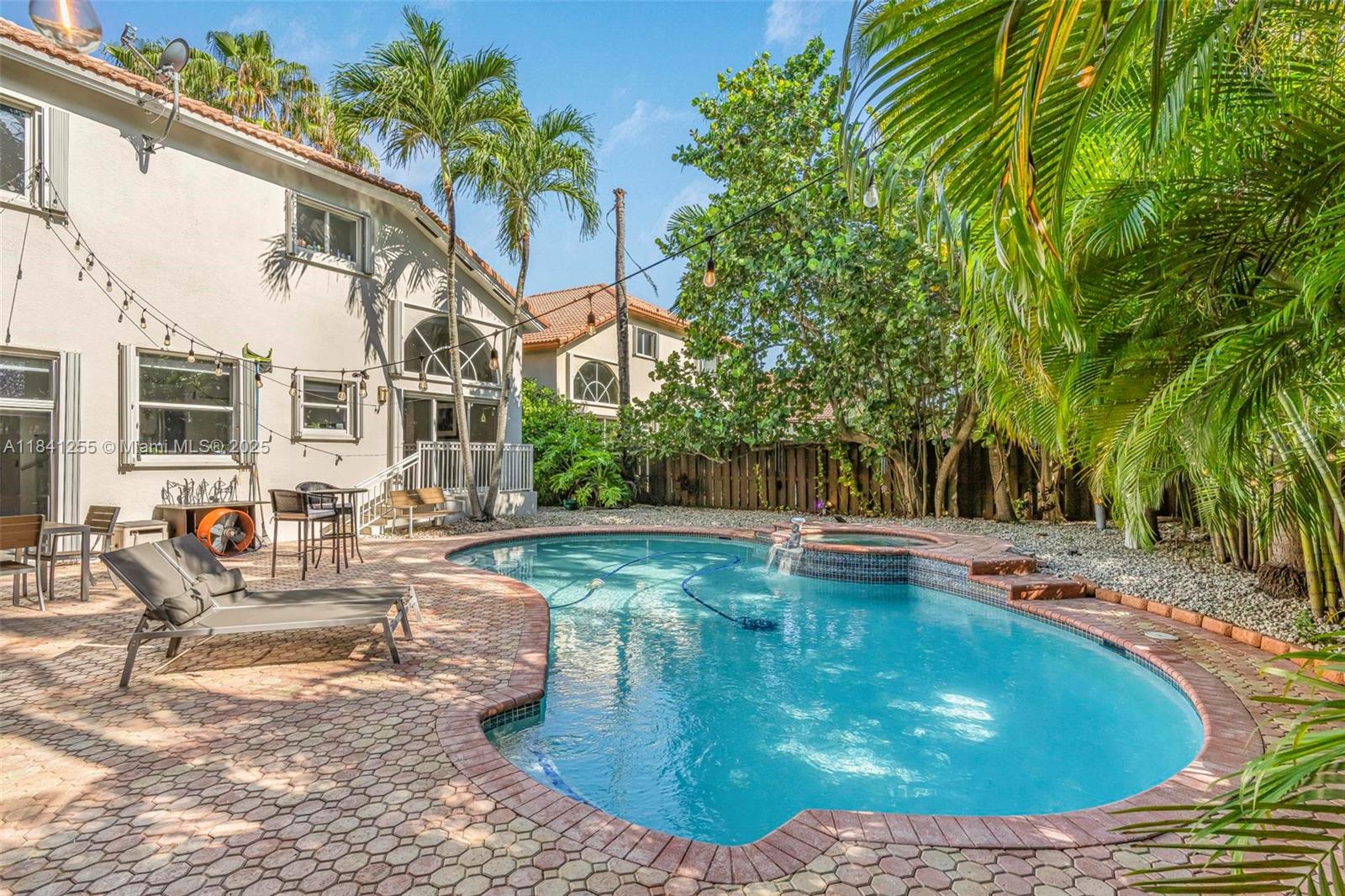 5805 NW 108th Pl, Doral, Florida image 2