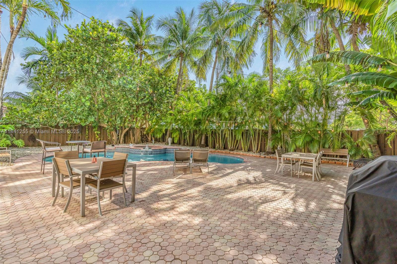 5805 NW 108th Pl, Doral, Florida image 32