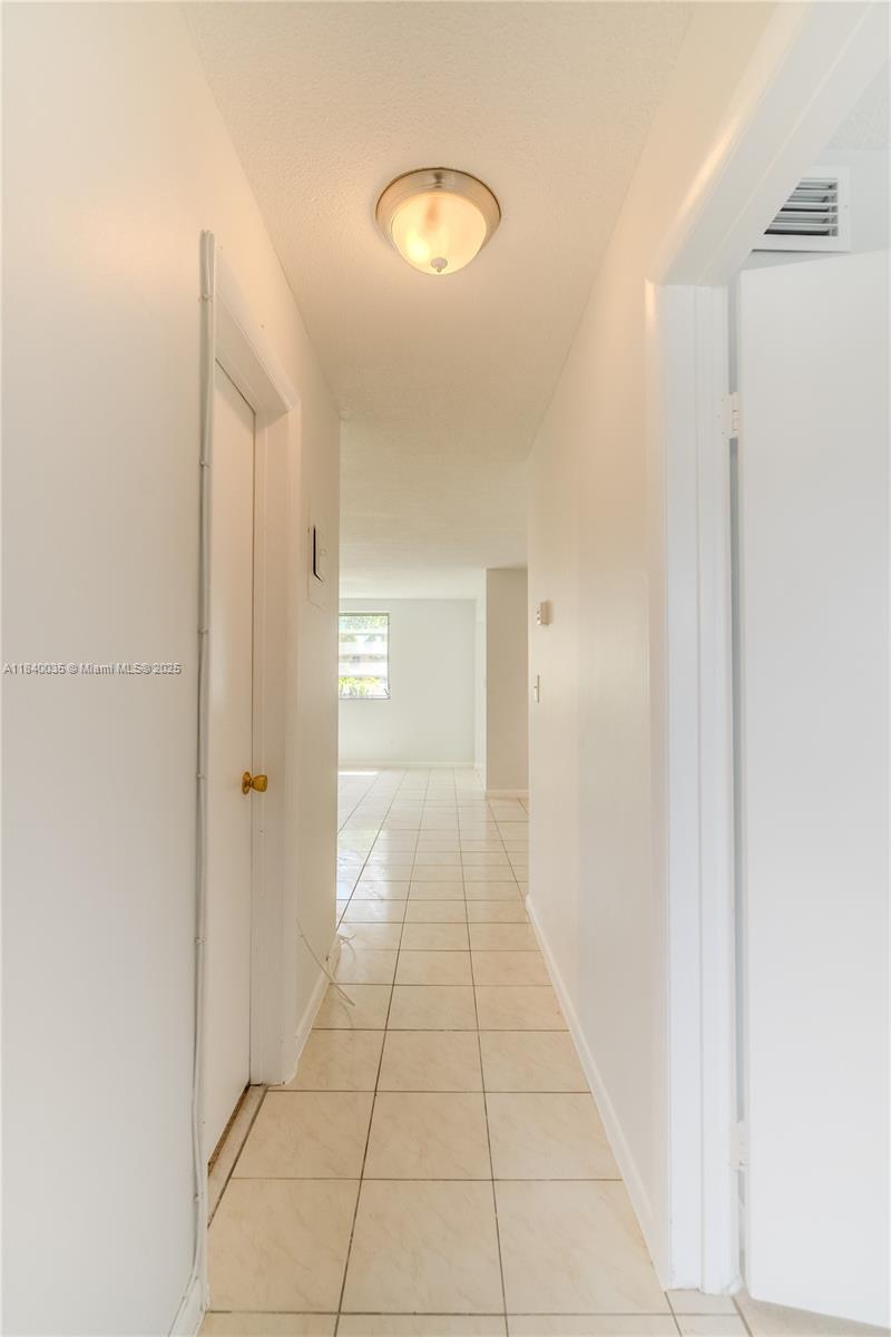 421 NE 1st St #101, Hallandale Beach, Florida image 15