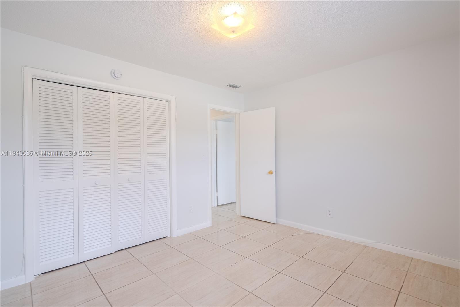 421 NE 1st St #101, Hallandale Beach, Florida image 17