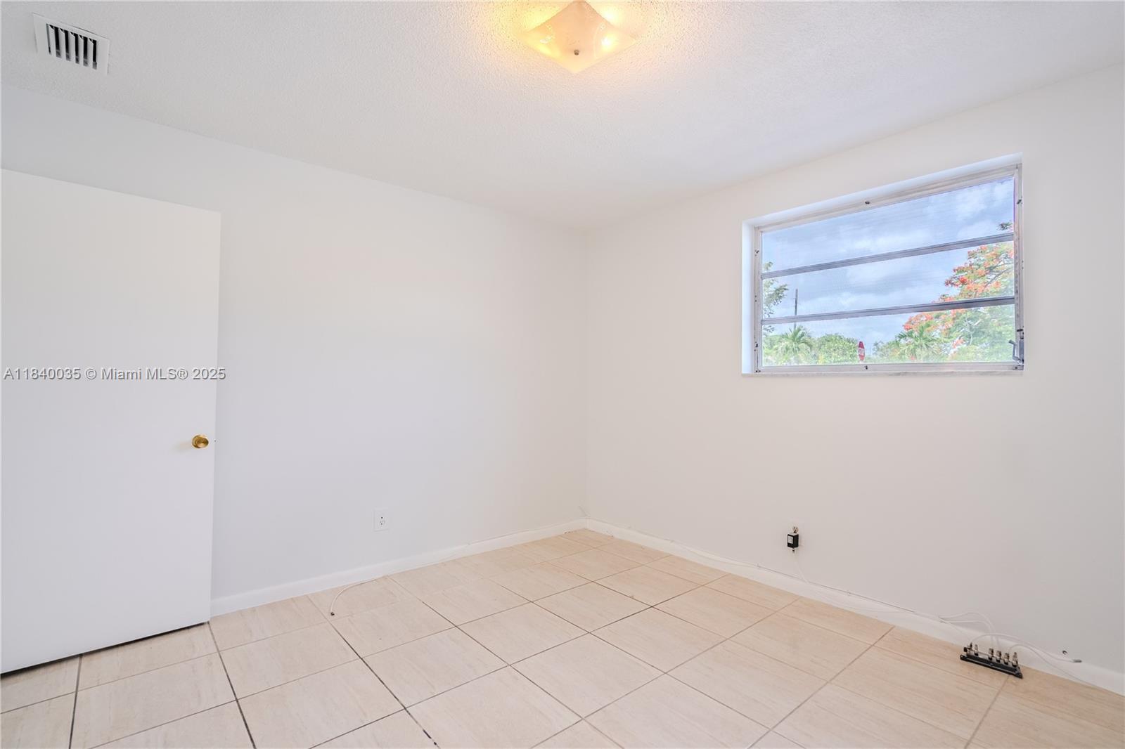 421 NE 1st St #101, Hallandale Beach, Florida image 18