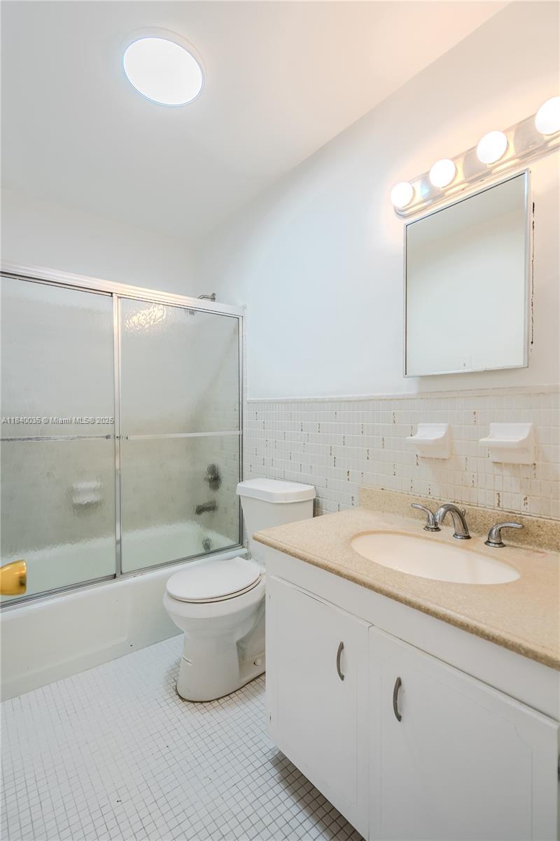 421 NE 1st St #101, Hallandale Beach, Florida image 29