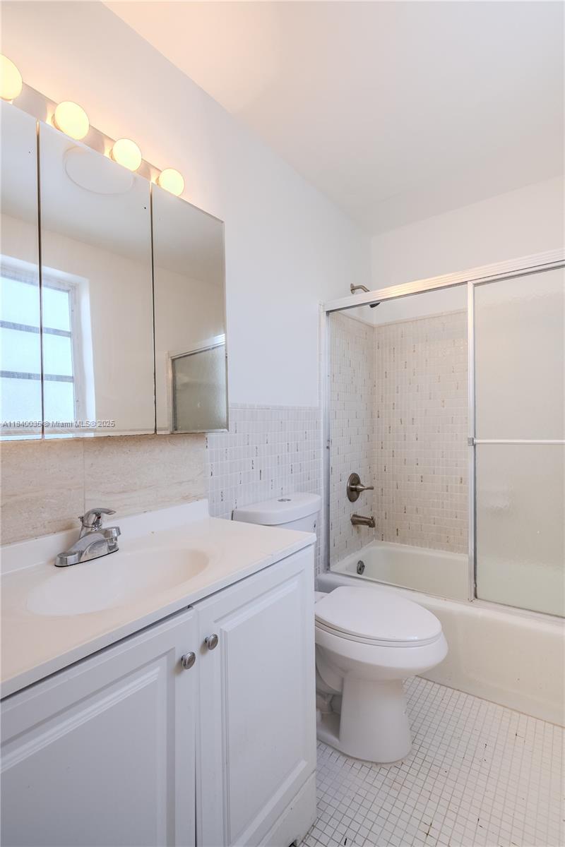 421 NE 1st St #101, Hallandale Beach, Florida image 34