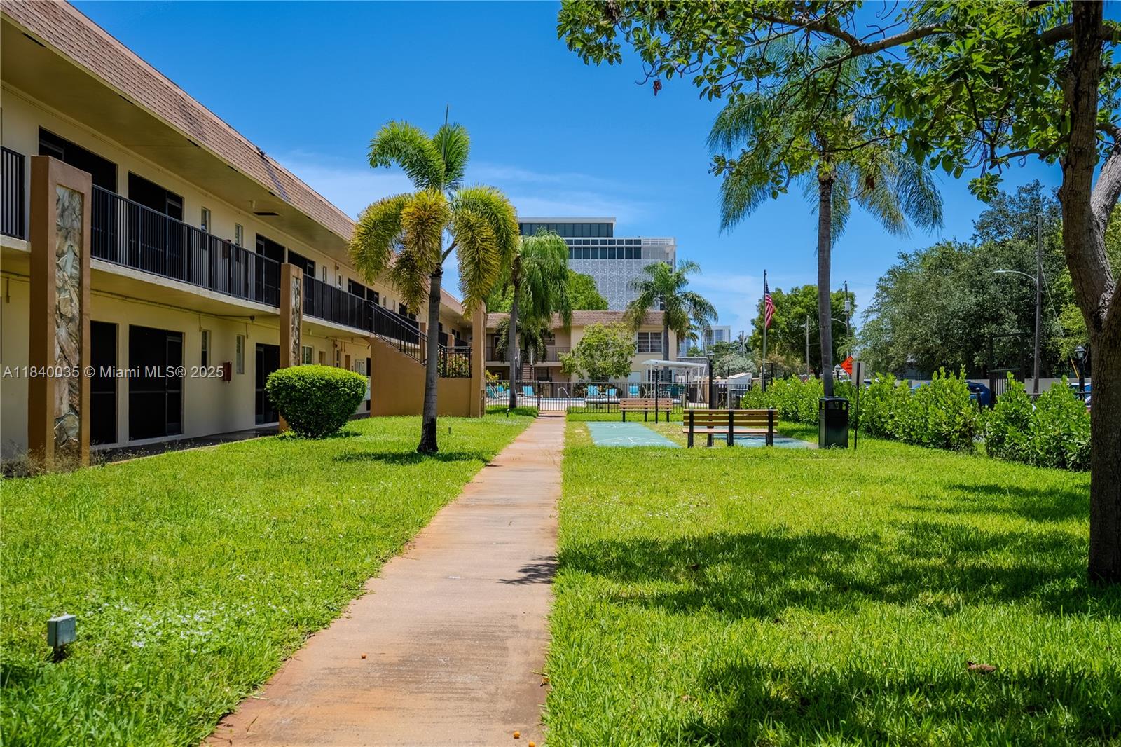 421 NE 1st St #101, Hallandale Beach, Florida image 41