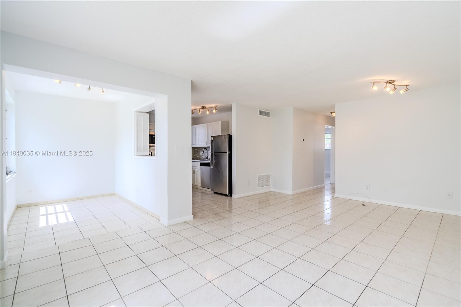 421 NE 1st St #101, Hallandale Beach, Florida image 5