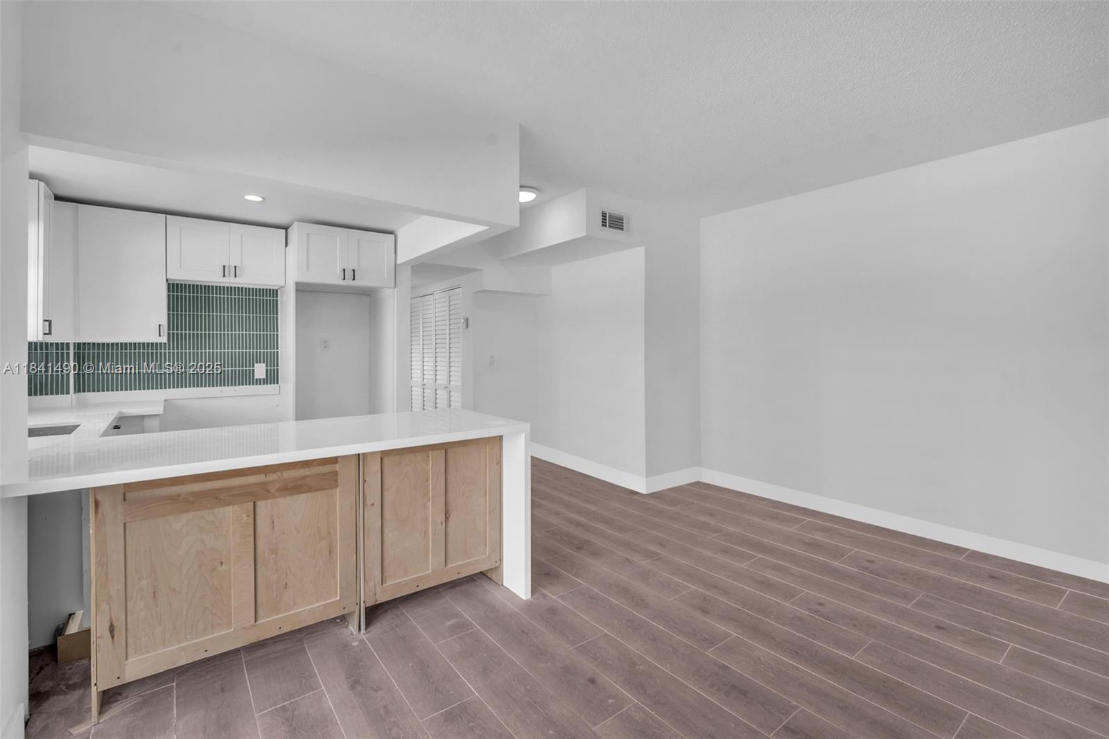 1960 Marseille Dr #304, Miami Beach, Florida image 12